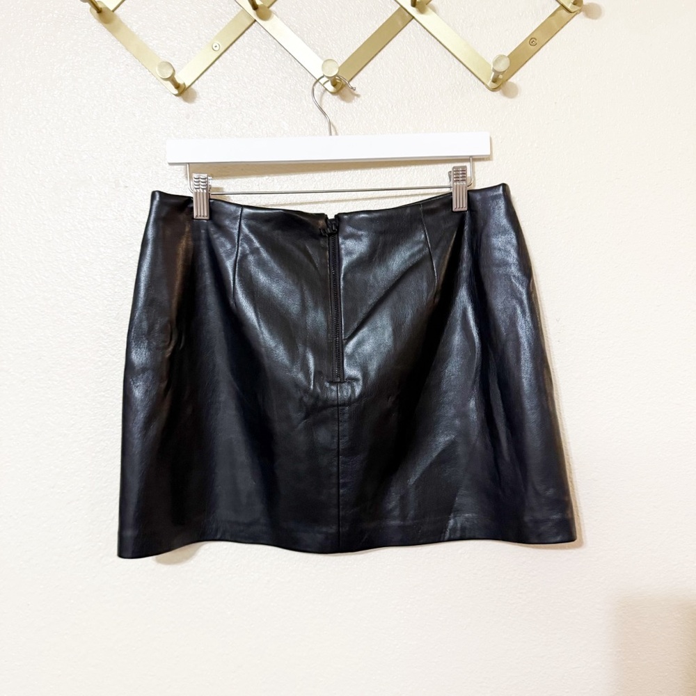 ALICE + OLIVIA Siobhan Vegan Faux Leather Wrap Mini in Black size 12 $250 MSRP - Picture 6 of 12